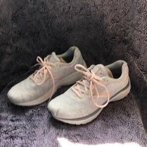 Brooks Women's Athletic Shoes - Gray and Pink